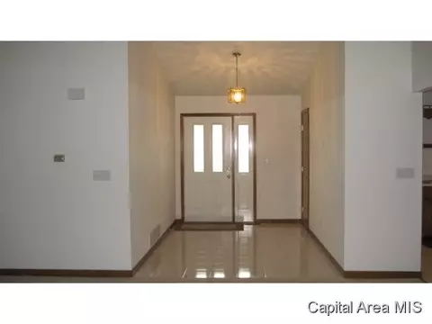 1909 Strawberry Ln, Springfield, IL 62707 photo 3