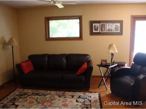 413 S State, Greenview, IL 62642 photo 8