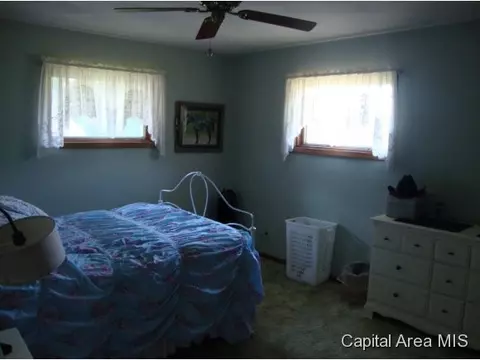 413 S State, Greenview, IL 62642 photo 13
