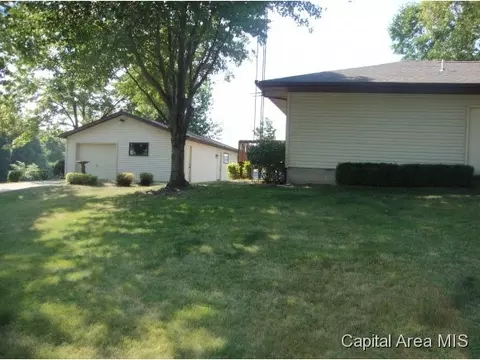 413 S State, Greenview, IL 62642 photo 3