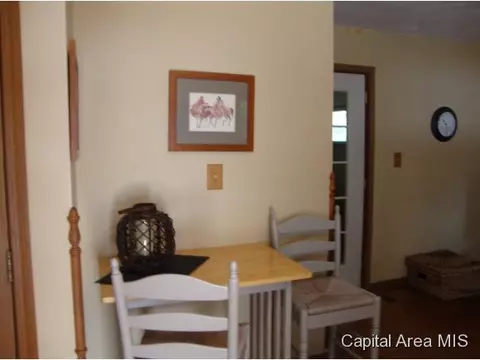 413 S State, Greenview, IL 62642 photo 5