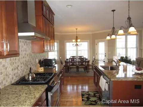 1409 Lake Pointe Ct, Springfield, IL 62712 photo 4