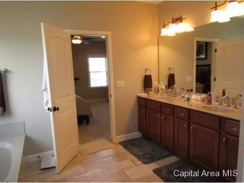 1409 Lake Pointe Ct, Springfield, IL 62712 photo 12