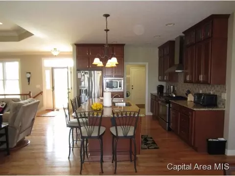 1409 Lake Pointe Ct, Springfield, IL 62712 photo 8