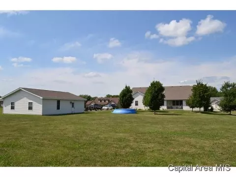 300 Walnut Gln, Springfield, IL 62707 photo 2