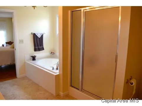300 Walnut Gln, Springfield, IL 62707 photo 9
