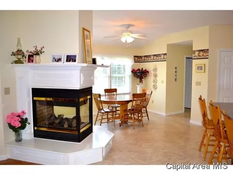 300 Walnut Gln, Springfield, IL 62707 photo 5