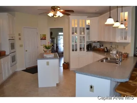 300 Walnut Gln, Springfield, IL 62707 photo 4