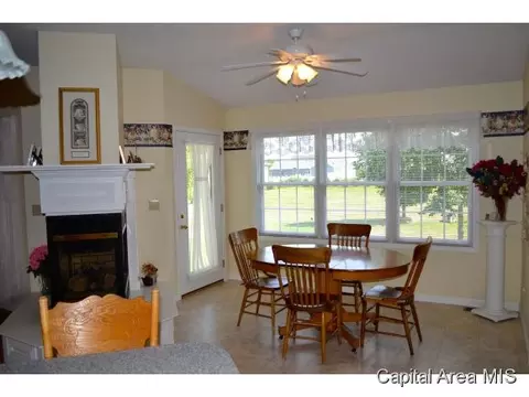 300 Walnut Gln, Springfield, IL 62707 photo 6