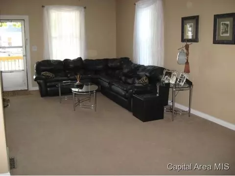 2019 N 16th, Springfield, IL 62702 photo 2