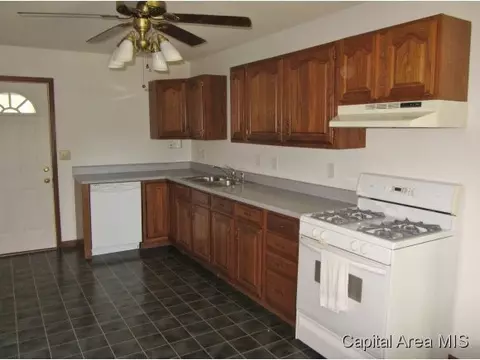 407 Mill, Athens, IL 62613 photo 3
