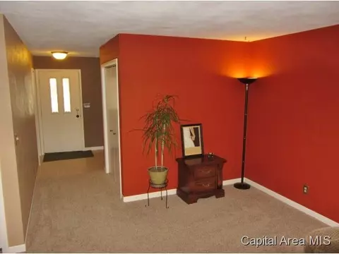 413 Merrymen, Springfield, IL 62704 photo 2