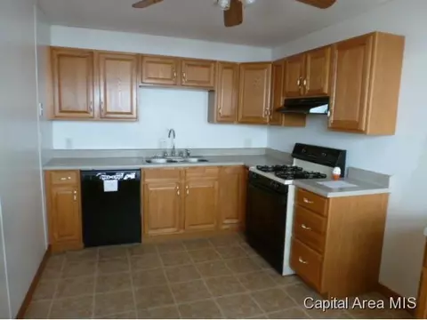 1825 Denton, Springfield, IL 62702 photo 4