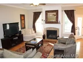 2812 Centennial Dr, Springfield, IL 62711 photo 2