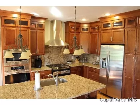 2812 Centennial Dr, Springfield, IL 62711 photo 3