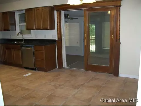 1640 N 3rd, Springfield, IL 62702 photo 5