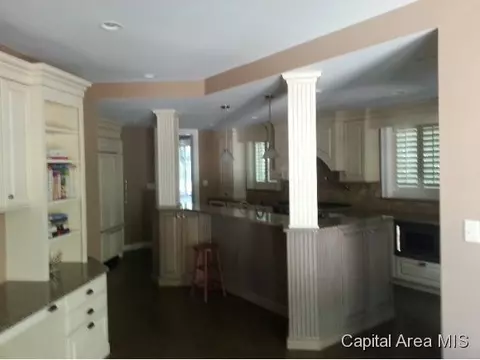1025 W Vine St, Springfield, IL 62704 photo 2