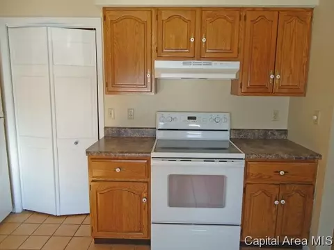 206 Astoria Rd, Springfield, IL 62704 photo 4