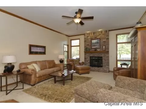2105 Renwick Dr, Springfield, IL 62704 photo 4