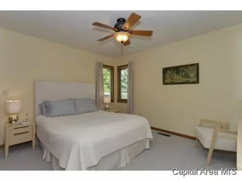 2105 Renwick Dr, Springfield, IL 62704 photo 12