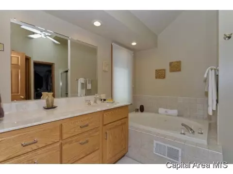 2105 Renwick Dr, Springfield, IL 62704 photo 11