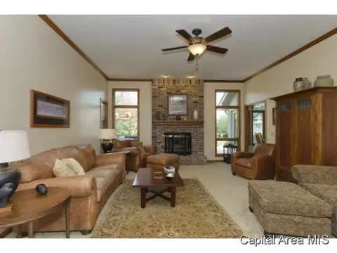 2105 Renwick Dr, Springfield, IL 62704 photo 3