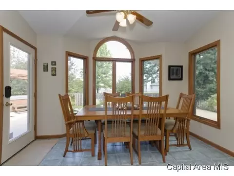2105 Renwick Dr, Springfield, IL 62704 photo 5