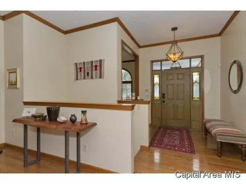 2105 Renwick Dr, Springfield, IL 62704 photo 2