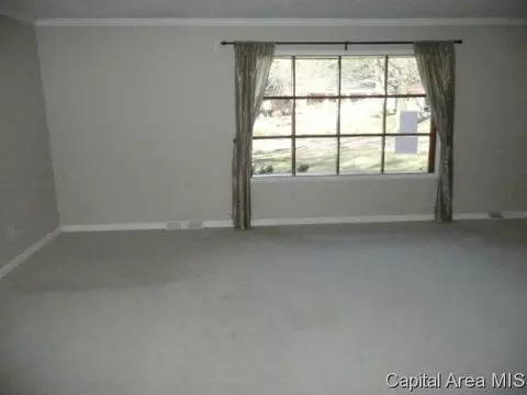 2112 Briarcliff Dr, Springfield, IL 62704 photo 2