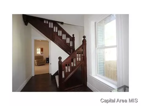 1011 N 6th St, Springfield, IL 62702 photo 5