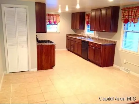 2428 S 4th St, Springfield, IL 62703 photo 5