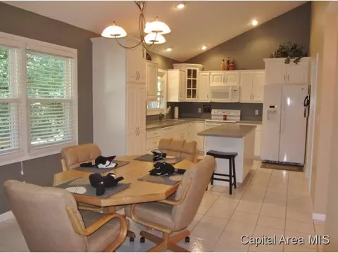 2525 Chapel Hl, Springfield, IL 62702 photo 6