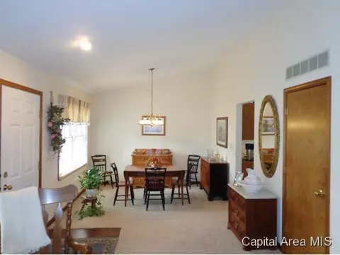 18 Holliday, Springfield, IL 62702 photo 6