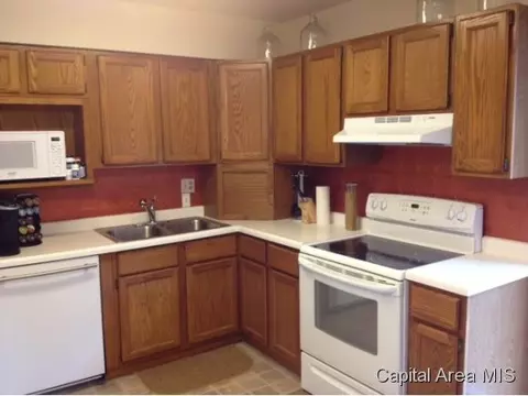 2421 E Griffith, Springfield, IL 62702 photo 2