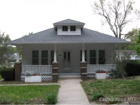 709 E Madison St, Riverton, IL 62561 photo 1