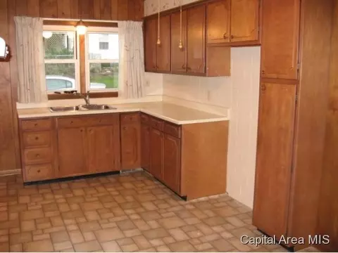 709 E Madison St, Riverton, IL 62561 photo 7