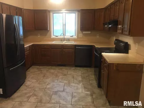 2428 Lindbergh Blvd, Springfield, IL 62704 photo 3