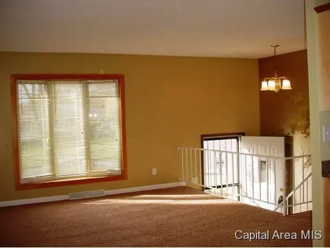 1924 Camden Rd, Springfield, IL 62702 photo 2