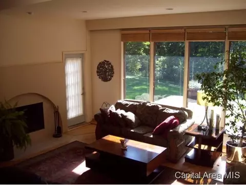 39 Frontier Lake Dr, Springfield, IL 62707 photo 5