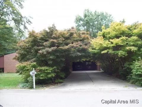 39 Frontier Lake Dr, Springfield, IL 62707 photo 2