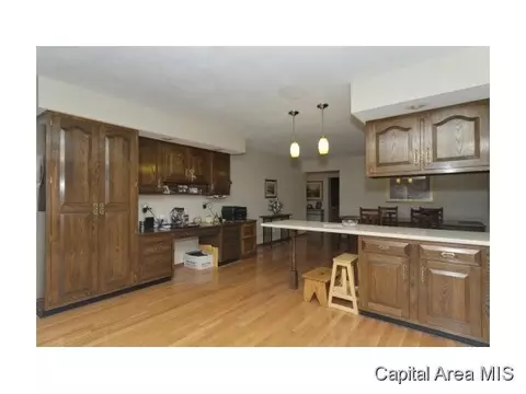 2000 Kickapoo Dr, Springfield, IL 62702 photo 7