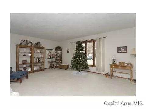 2000 Kickapoo Dr, Springfield, IL 62702 photo 3
