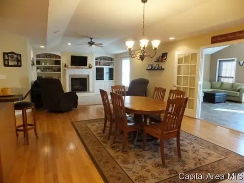 605 S Oak Grove Dr, Athens, IL 62613 photo 4