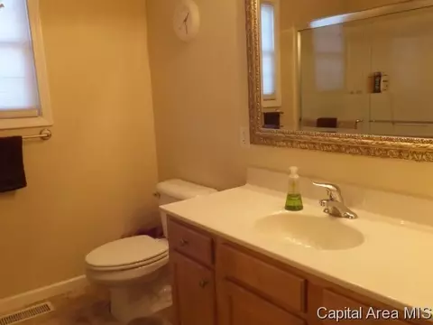 605 S Oak Grove Dr, Athens, IL 62613 photo 8