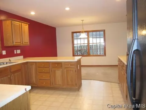 2461 Glencoe St, Springfield, IL 62704 photo 5