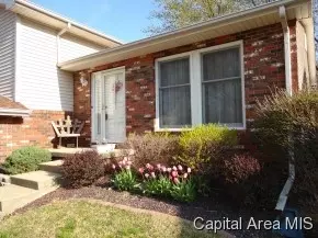18 Champlain Dr, Springfield, IL 62707 photo 2