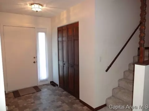 18 Champlain Dr, Springfield, IL 62707 photo 5