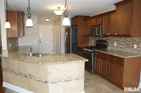3301 Lakemere Dr, Springfield, IL 62711 photo 3