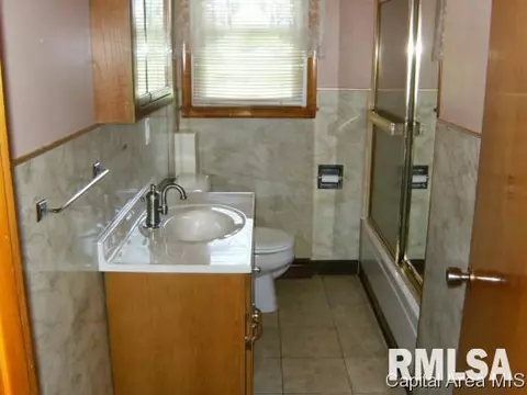306 W Memorial, Abingdon, IL 61410 photo 7