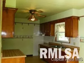 306 W Memorial, Abingdon, IL 61410 photo 2